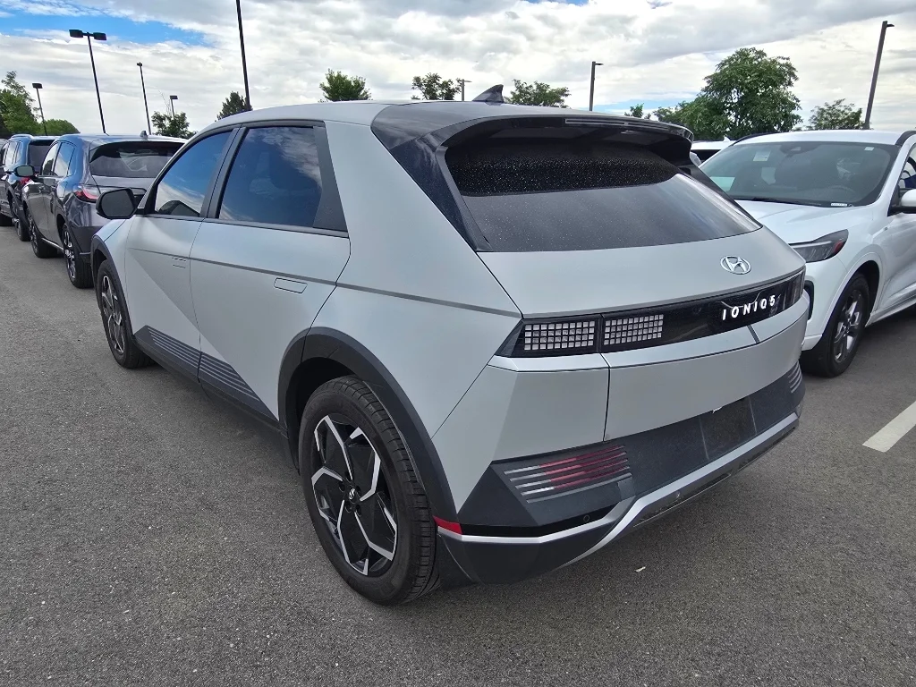 Used 2024 Cyber Gray Hyundai SEL image 10