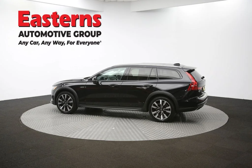 Used 2022 Black Volvo T5 image 59