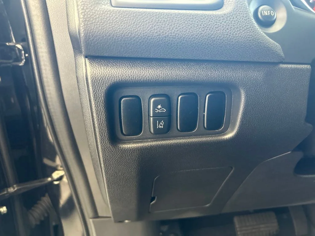 Used 2021 Black Mitsubishi 2.0 ES image 34