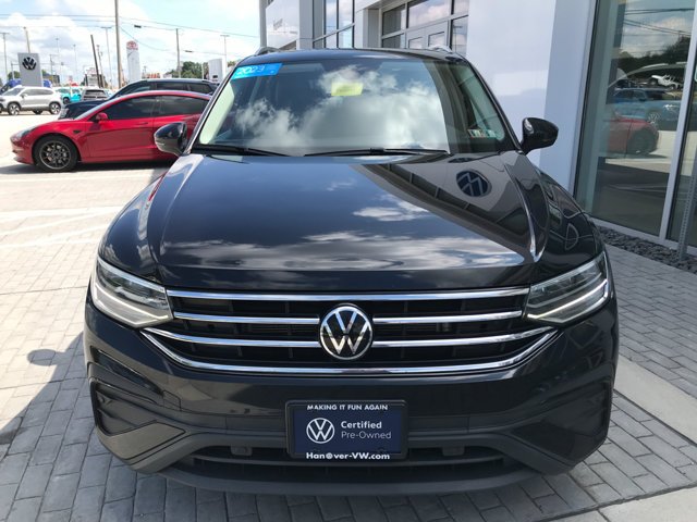 Certified Used 2023 Deep Black Pearl Volkswagen SE image 3