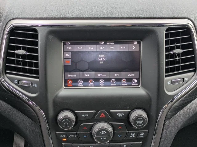 Used 2020 Bright White Clearcoat Jeep Laredo image 17