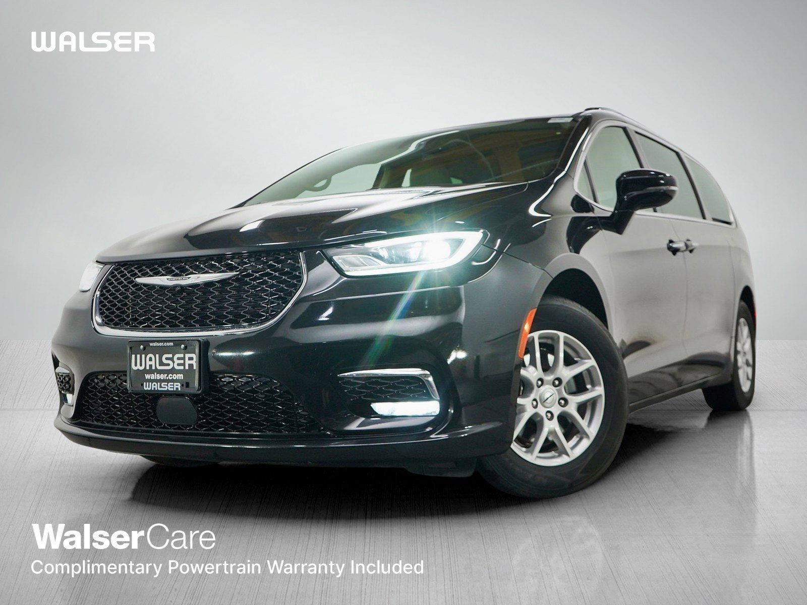 Used 2021 Brilliant Black Crystal Pearlcoat Chrysler Touring L FWD image 1