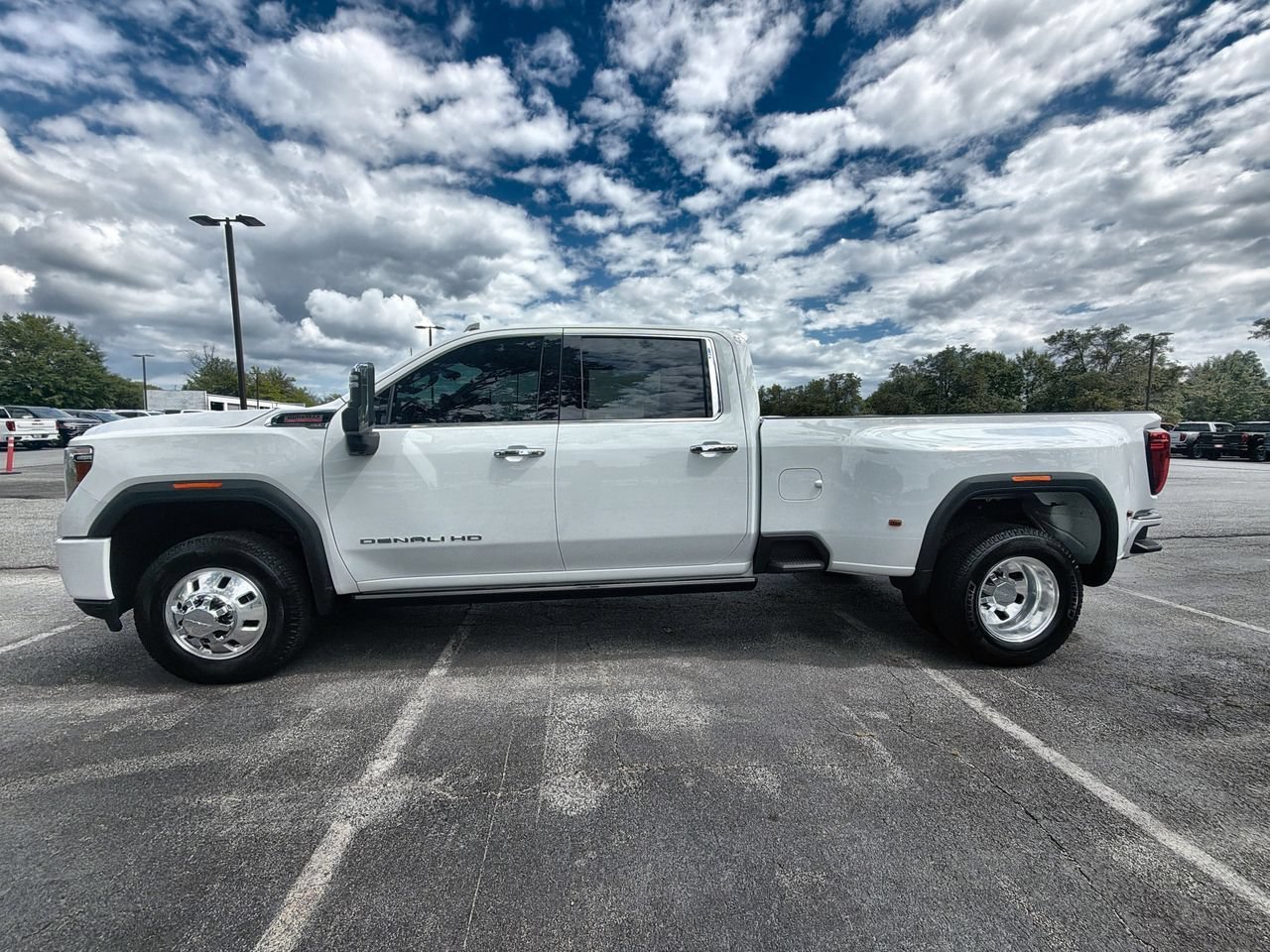 Used 2023 SUMMIT WHITE GMC Denali image 5
