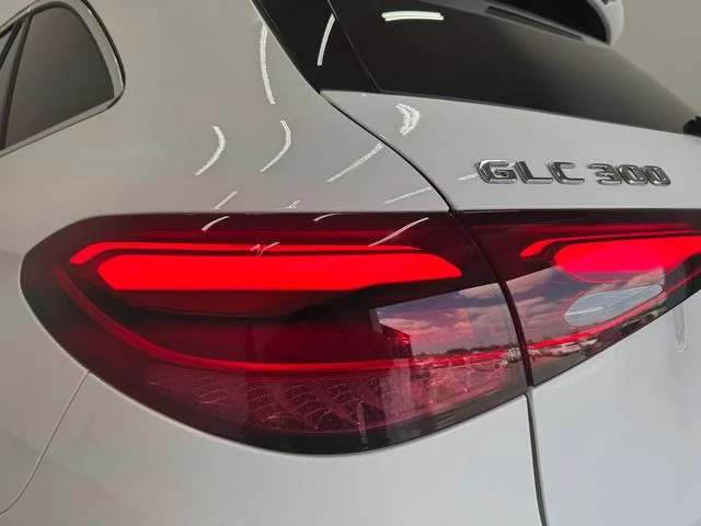New 2027 White Mercedes-Benz GLC 300 image 34