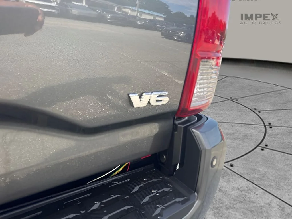 Used 2016  Toyota SR5 image 21