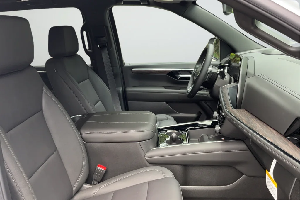 2026 Chevrolet Suburban Z71 - Photo 18