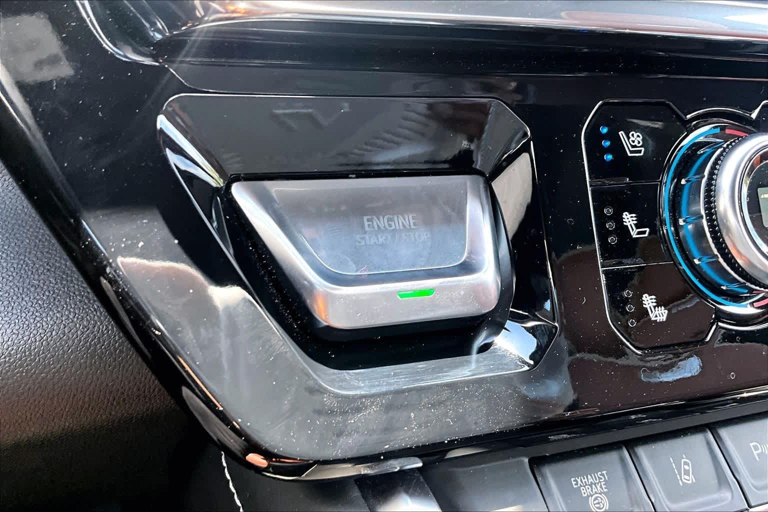 Used 2024 Onyx Black GMC Denali Ultimate image 33