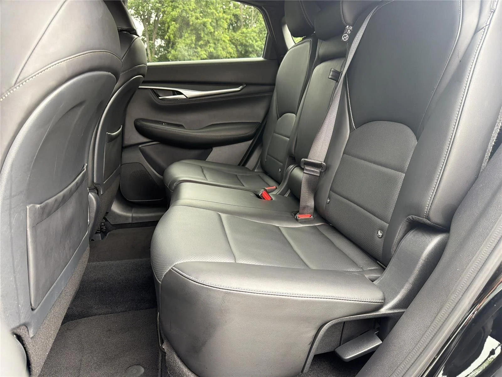 Used 2025 Black Obsidian INFINITI LUXE image 28