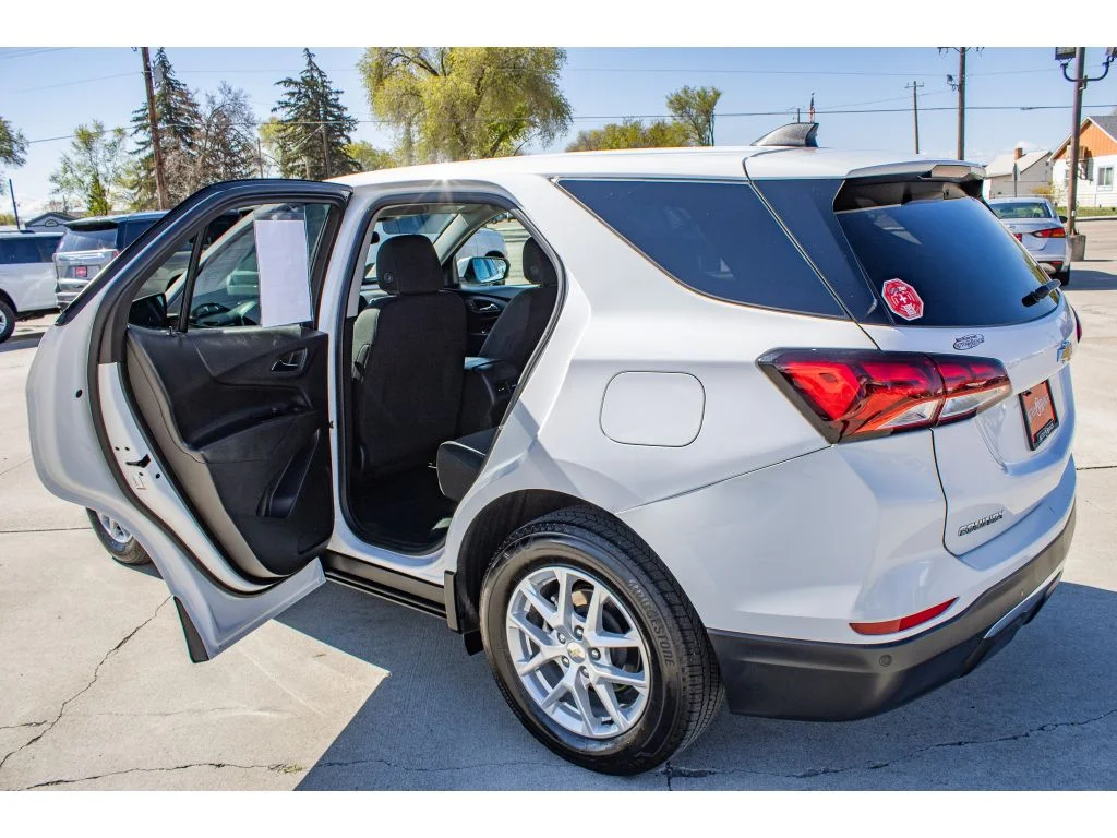 Used 2024 Summit White Chevrolet LT image 13