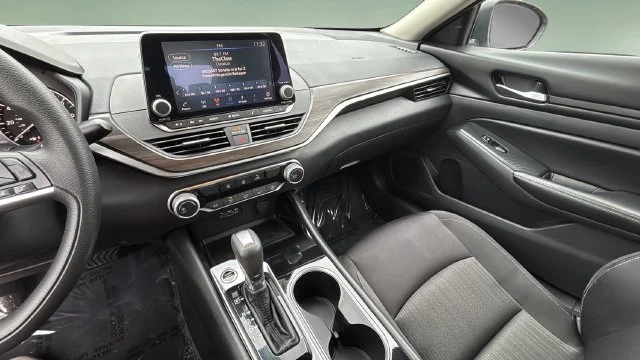 Used 2024 Silver Nissan 2.5 SV image 24