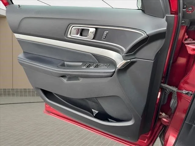 Used 2017 Red Ford XLT image 18
