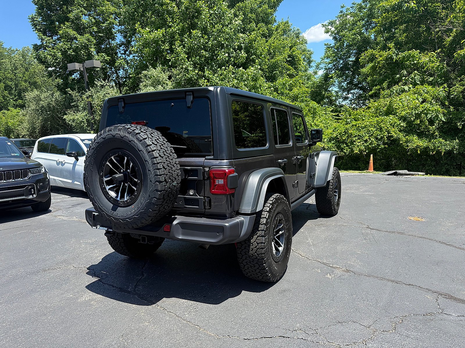 Used 2026 Granite Crystal Metallic Clearcoat Jeep Willys image 6