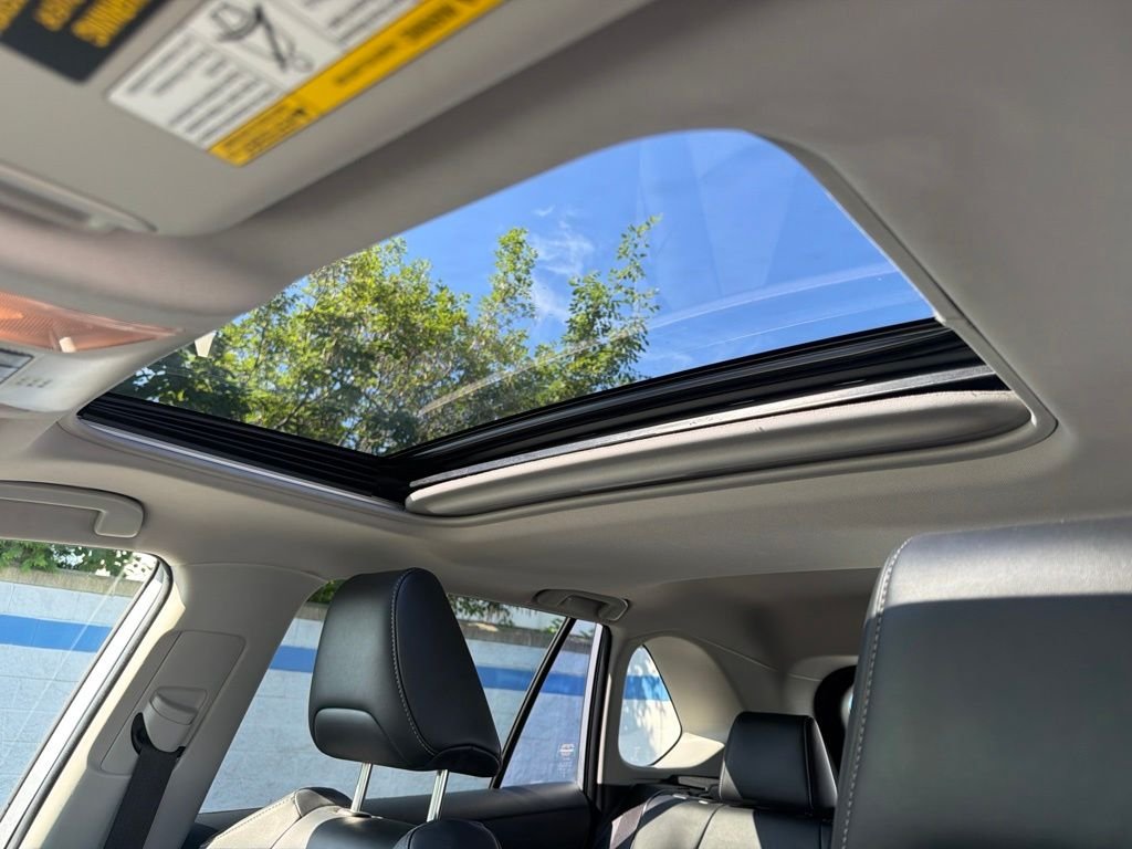Used 2019 Silver Sky Metallic Toyota XLE Premium image 11