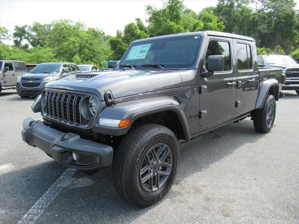 New 2026 Granite Crystal Metallic Clear-Coat Exterior Paint Jeep Sport S image 3