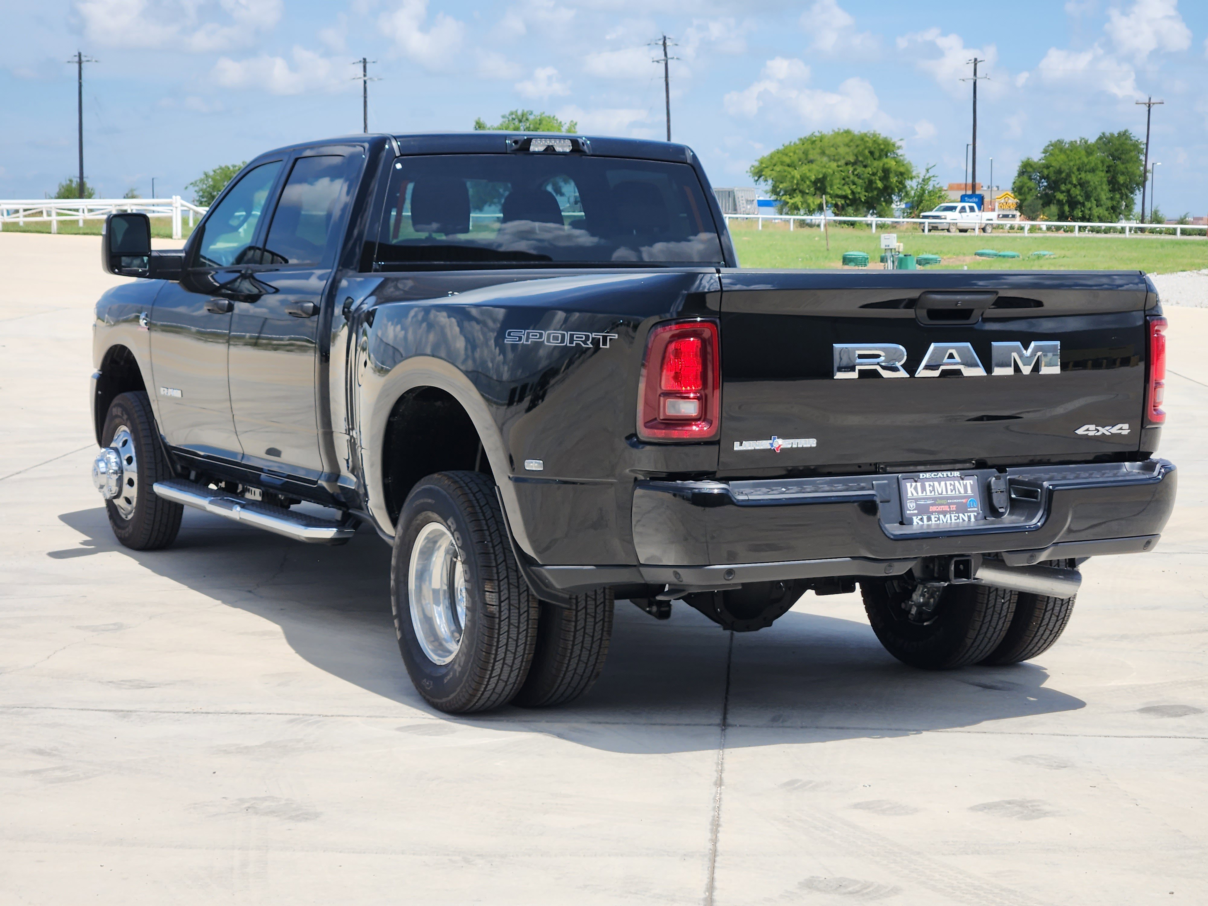 New 2026 Diamond Black Crystal Pearl-Coat Exterior Paint RAM Lone Star image 4