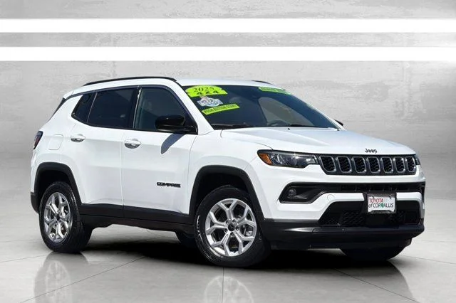Used 2025 White Jeep Latitude image 2