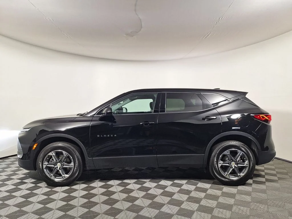 Used 2025 Black Chevrolet LT image 8