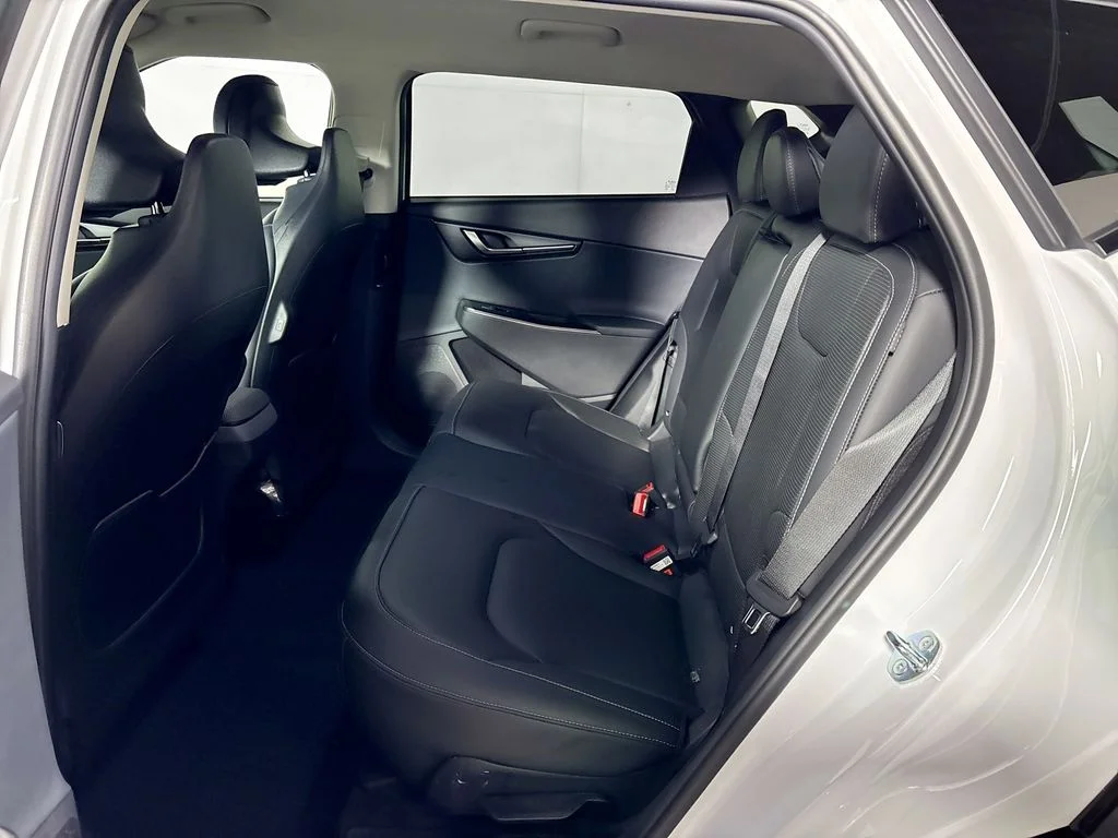 New 2026 Glacial White Pearl Kia WIND image 20