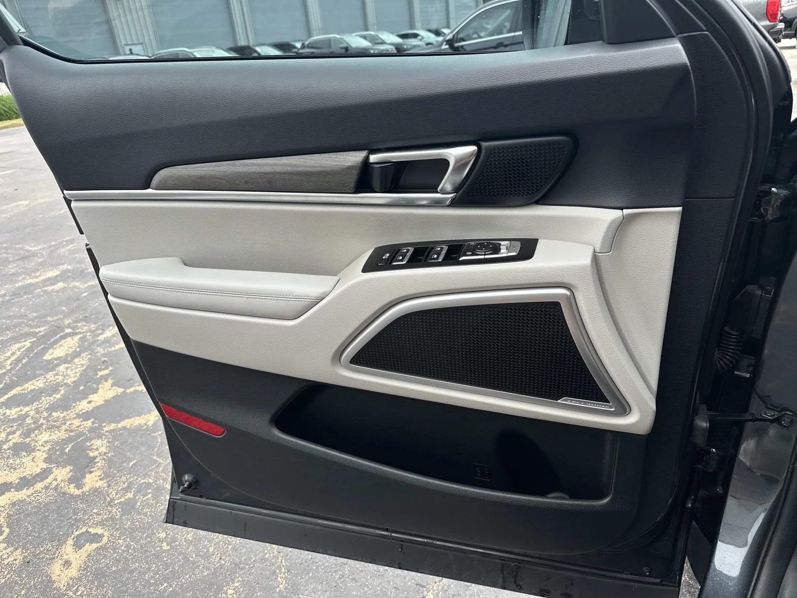 Used 2022 Gravity Grey Kia EX image 12