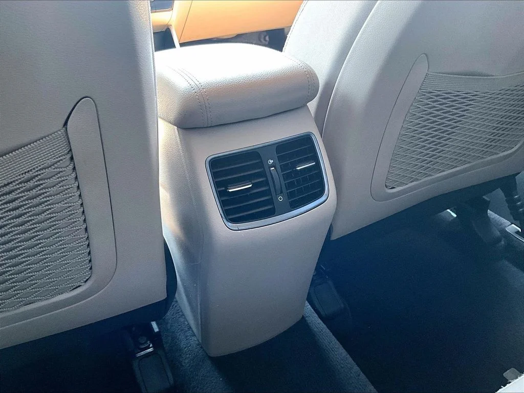 Used 2018 Blue Hyundai Value image 34