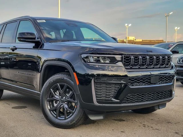 New 2027 High-Gloss Black Paint Jeep Laredo Altitude image 2