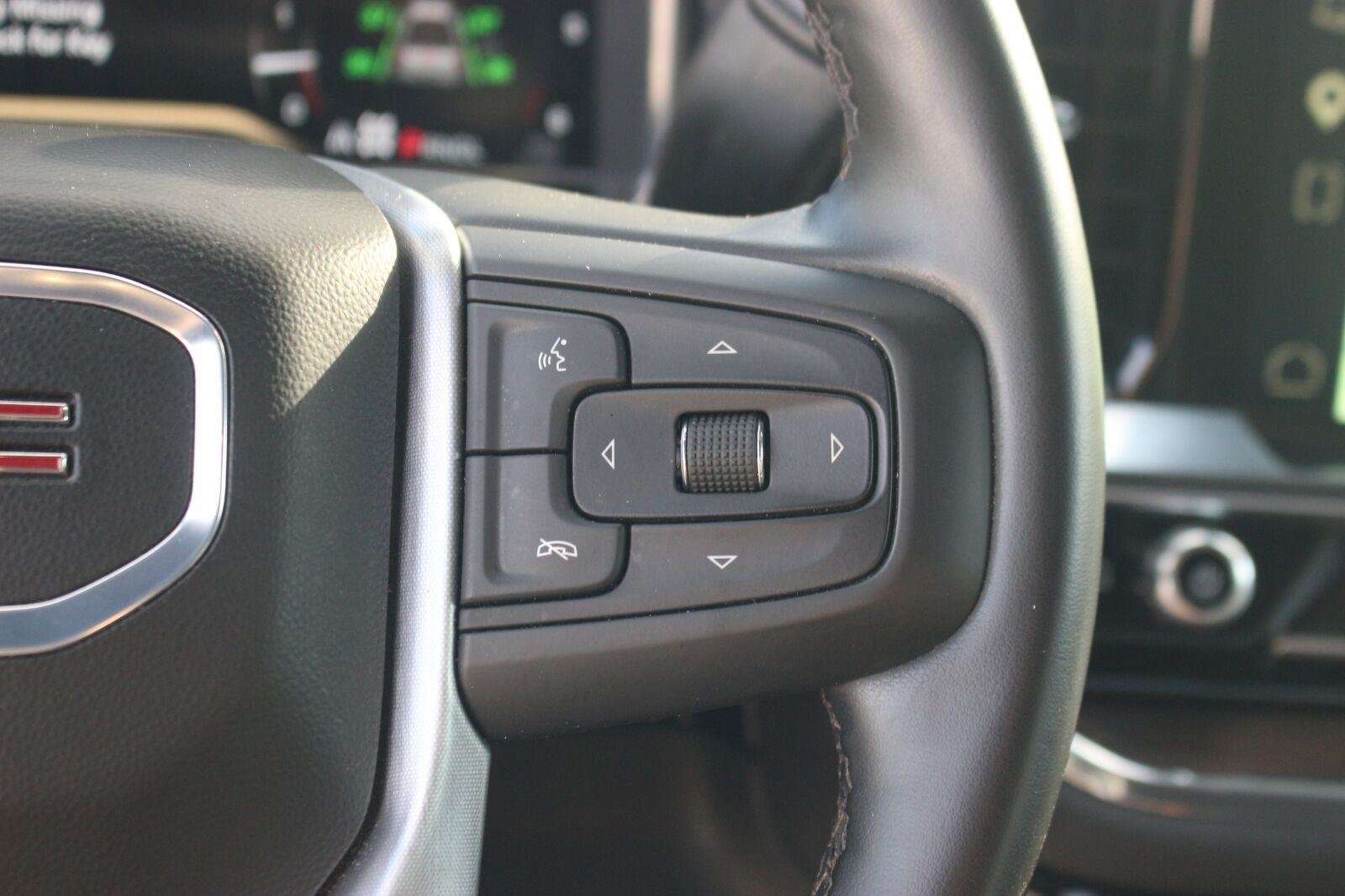 Used 2025 Onyx Black GMC SLT image 21