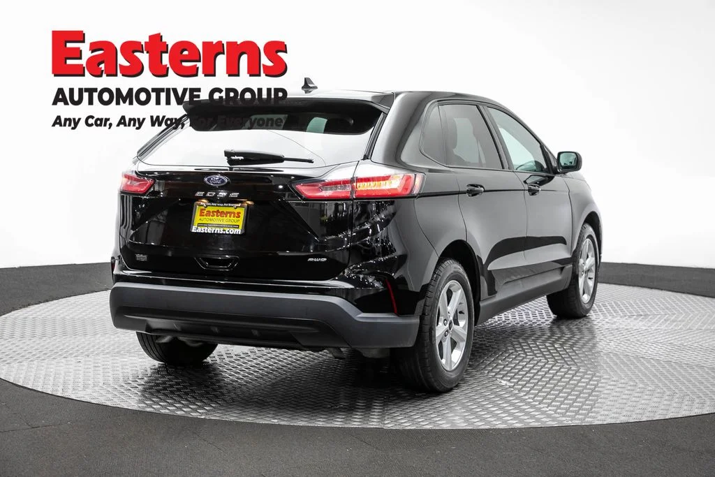 Used 2023 Black Ford SE image 5