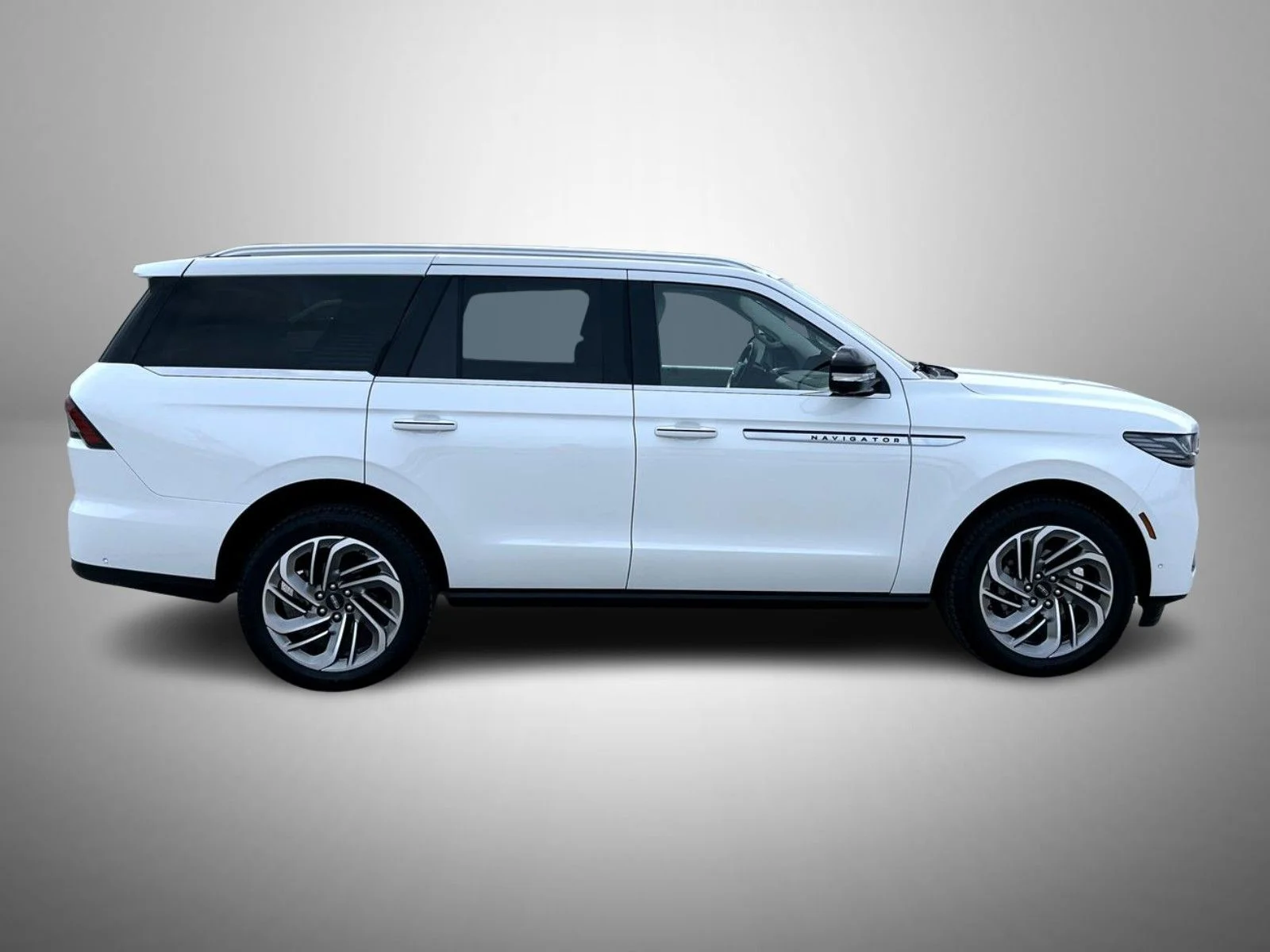Used 2025 White Lincoln Reserve image 4