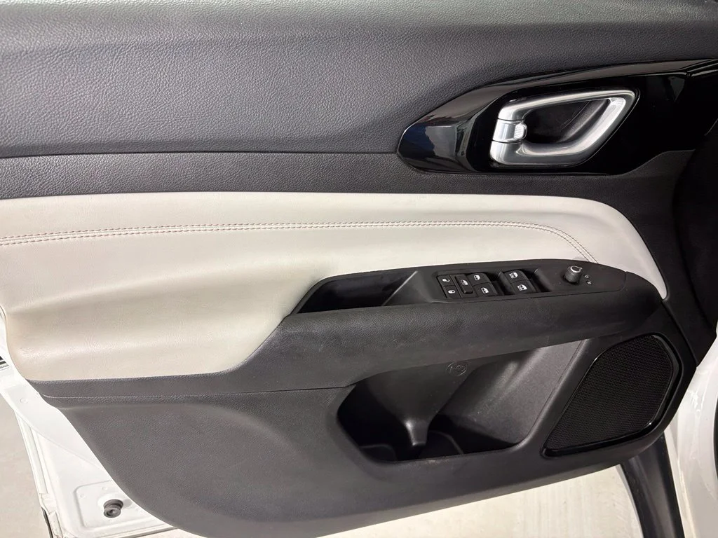 Used 2025 White Jeep Limited image 12