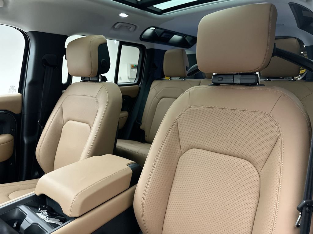 New 2026 Carpathian Grey Prem Met Land Rover X-Dynamic SE image 10
