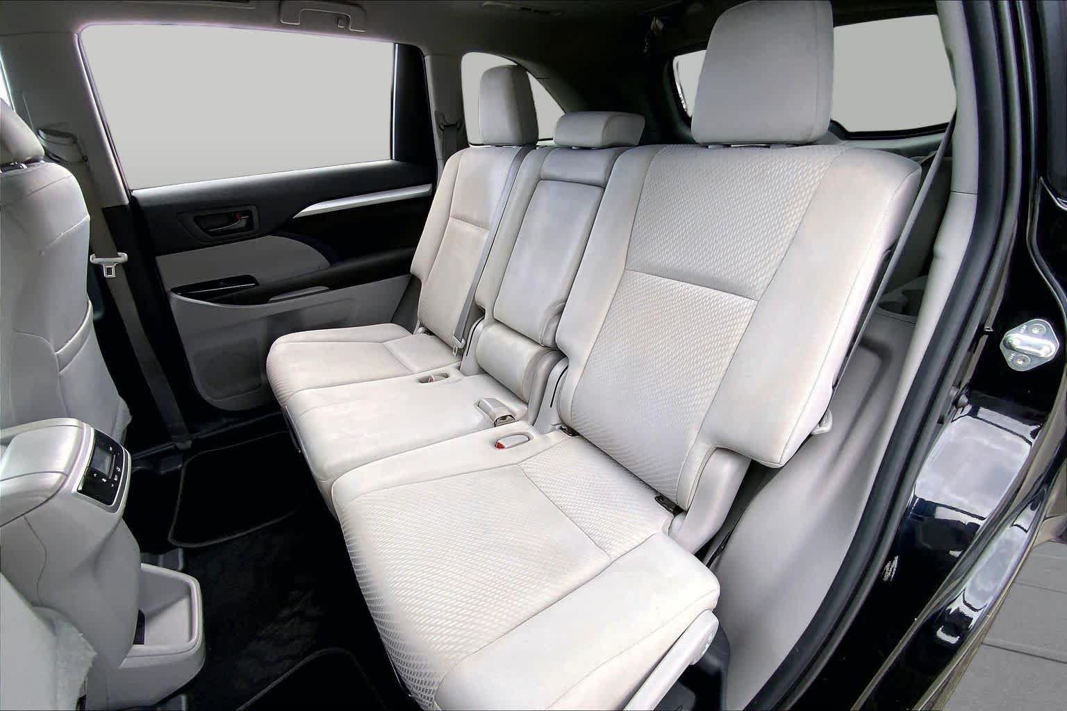 Used 2019 Midnight Black Metallic Toyota LE image 20