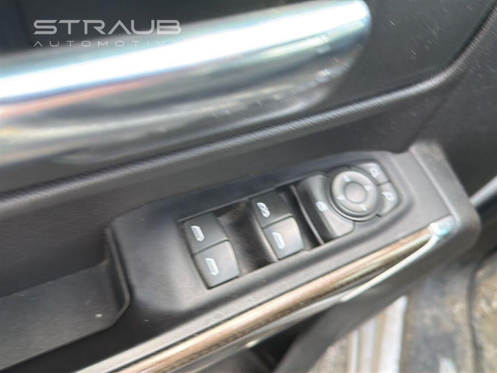 Used 2019 Silver Ice Metallic Chevrolet LT image 9