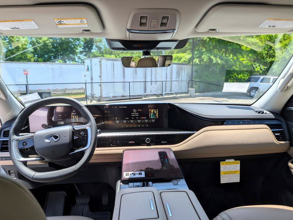 Used 2026 Radiant White INFINITI PURE image 18