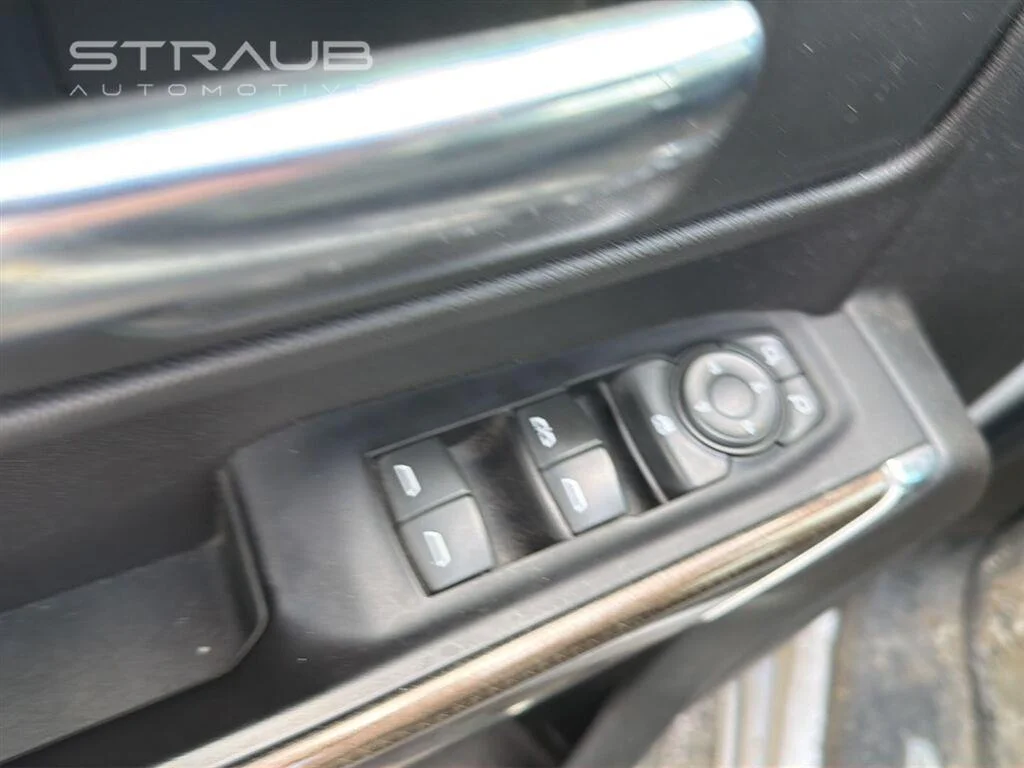 Used 2019 Silver Ice Metallic Chevrolet LT image 9