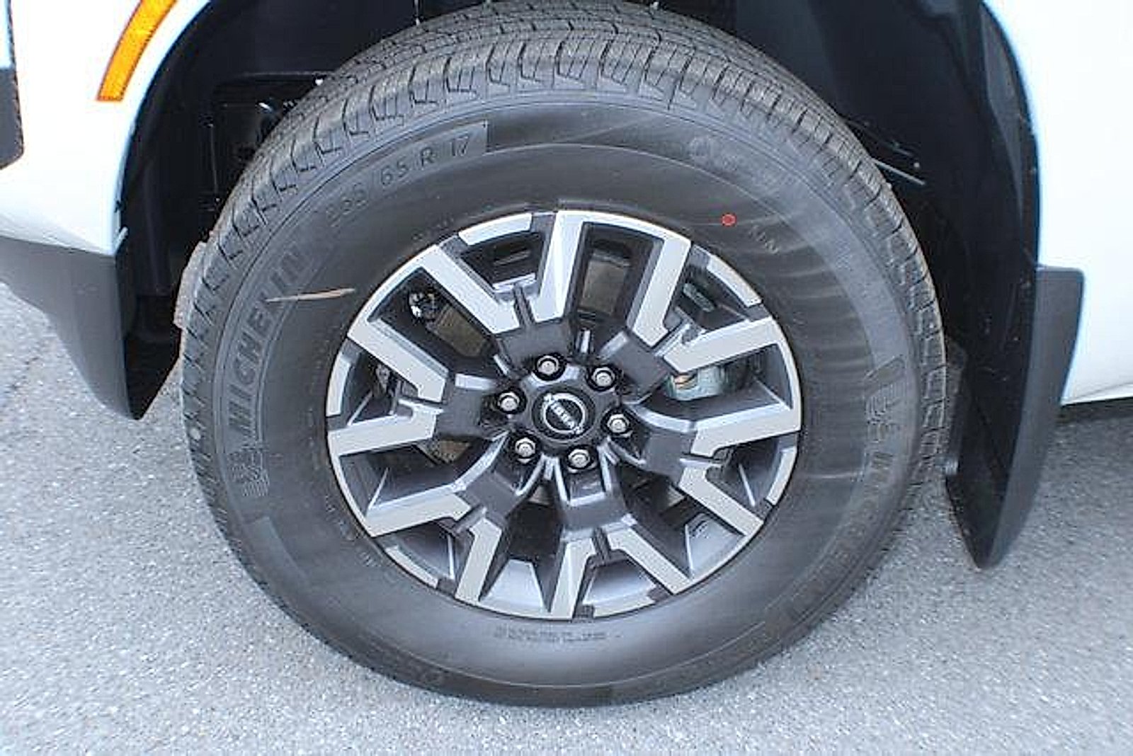 New 2026 Glacier White Nissan SV image 5