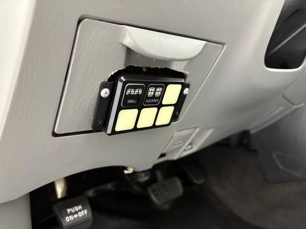 Used 2014 White Toyota Base image 16