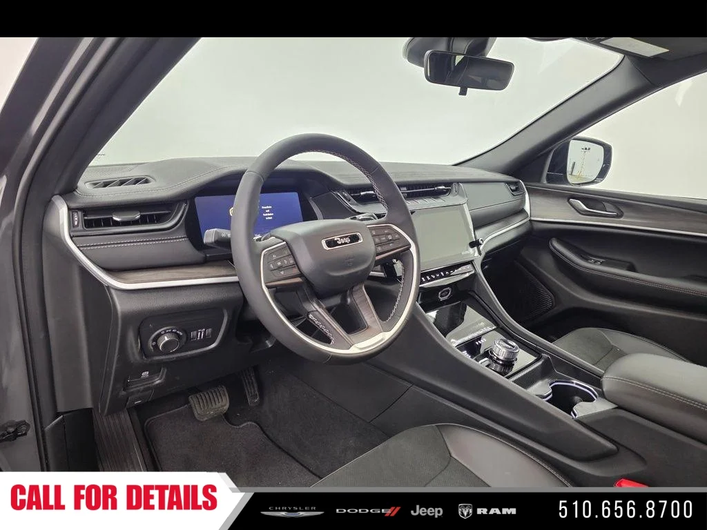 New 2026 Baltic Gray Metallic Clear-Coat Exterior Paint Jeep Altitude image 17