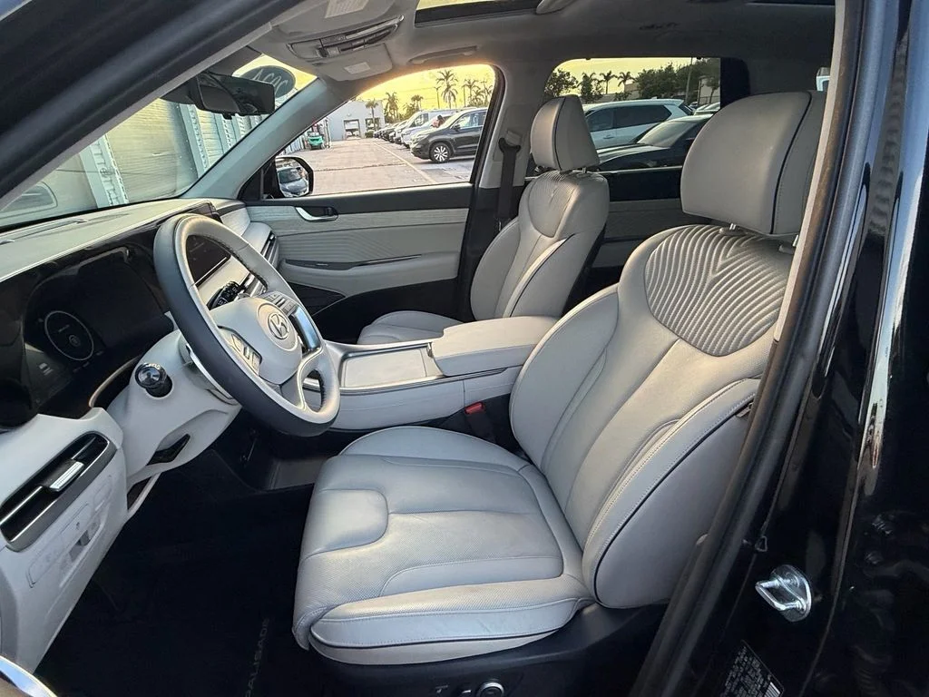 Used 2024 Black Hyundai Calligraphy image 10