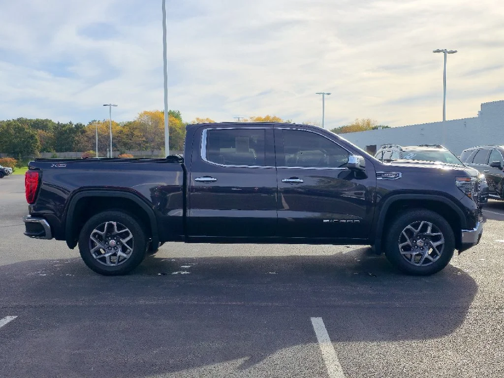 2023 GMC Sierra 1500 SLT - Photo 7