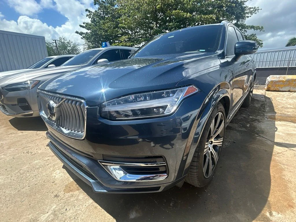 Used 2022 Blue Volvo T8 Inscription 7 Passenger image 3
