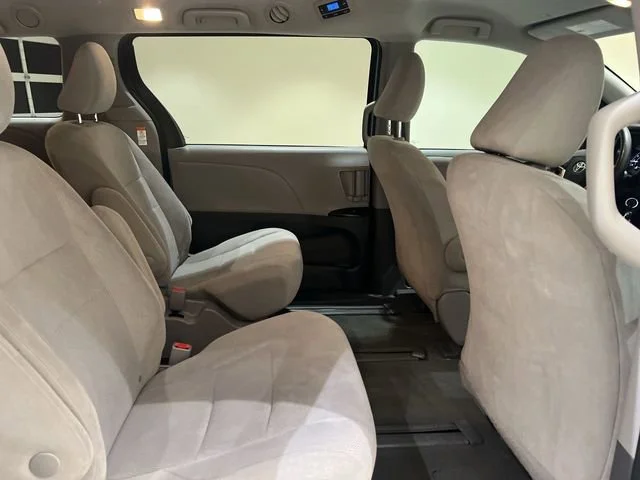 Used 2020  Toyota L image 22