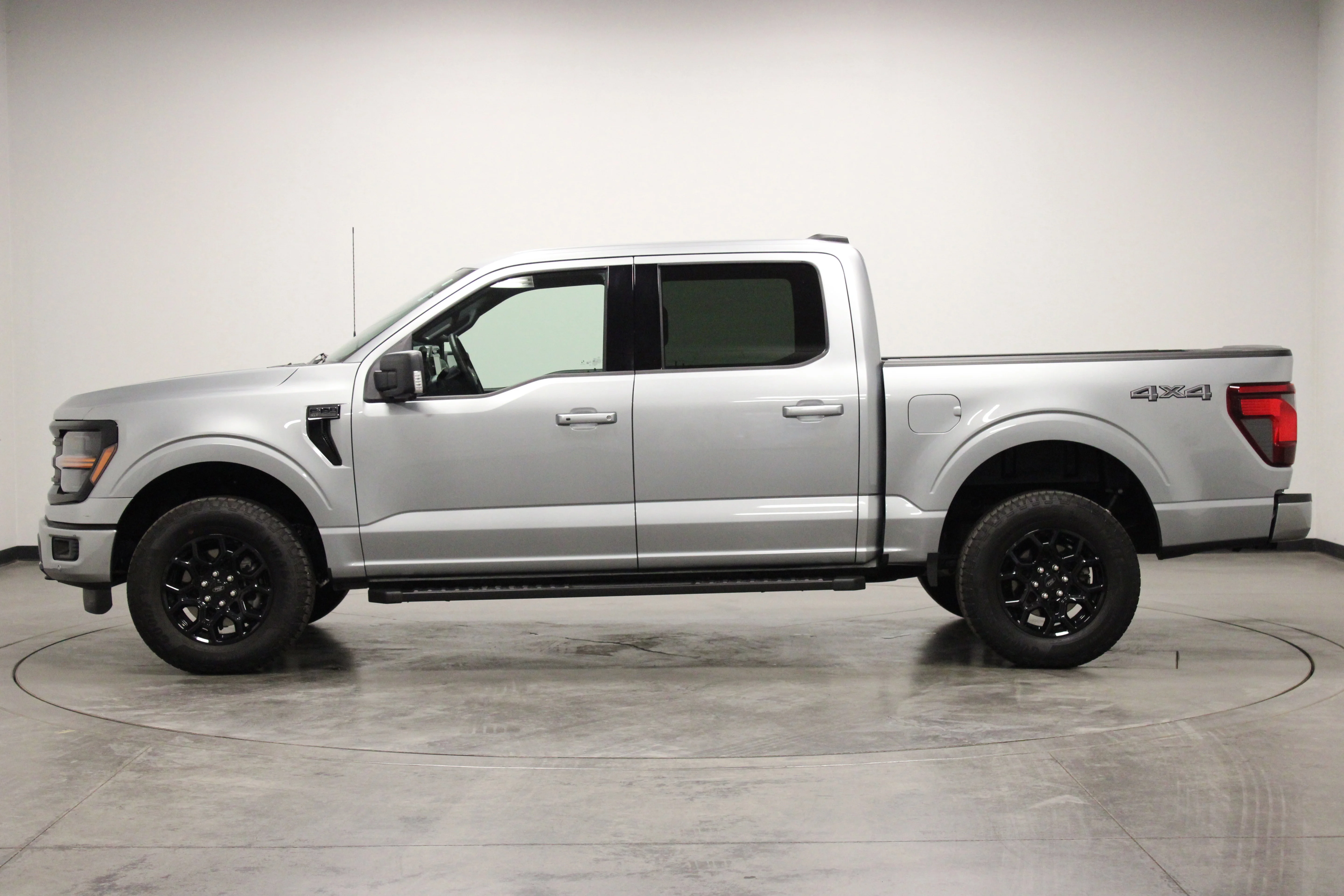 Used 2025 Silver Metallic Ford XLT image 5