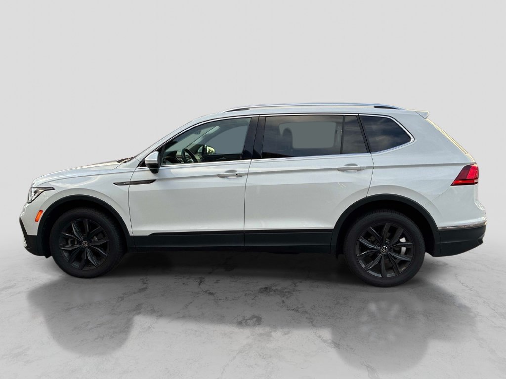 Used 2024 White Volkswagen 2.0T SE image 4