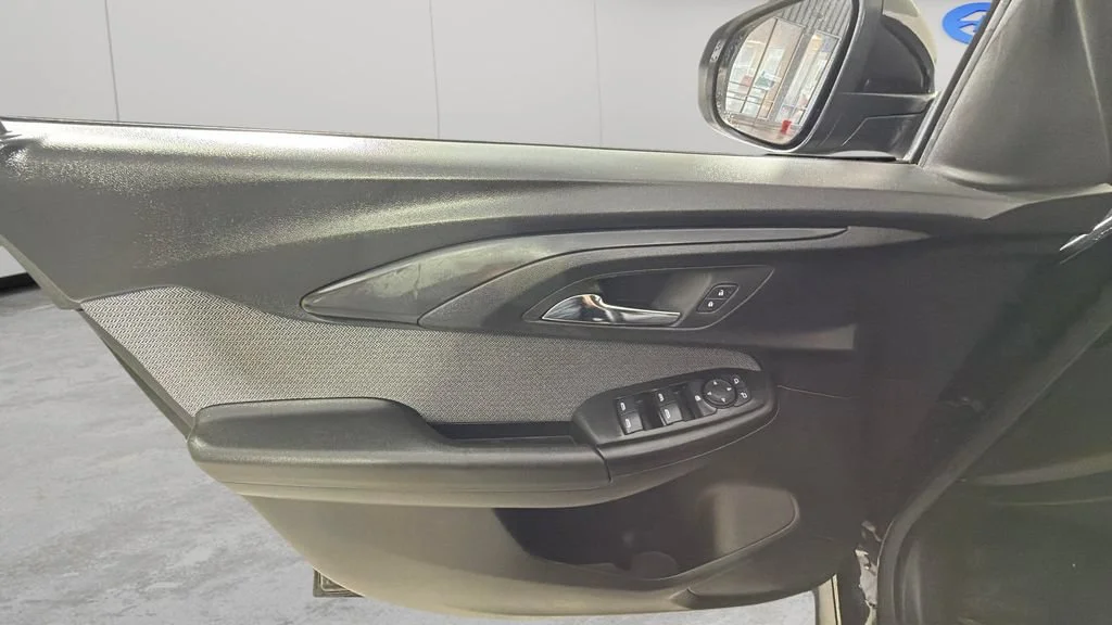 Used 2023 MOSAIC BLACK METALLIC Chevrolet LT image 19