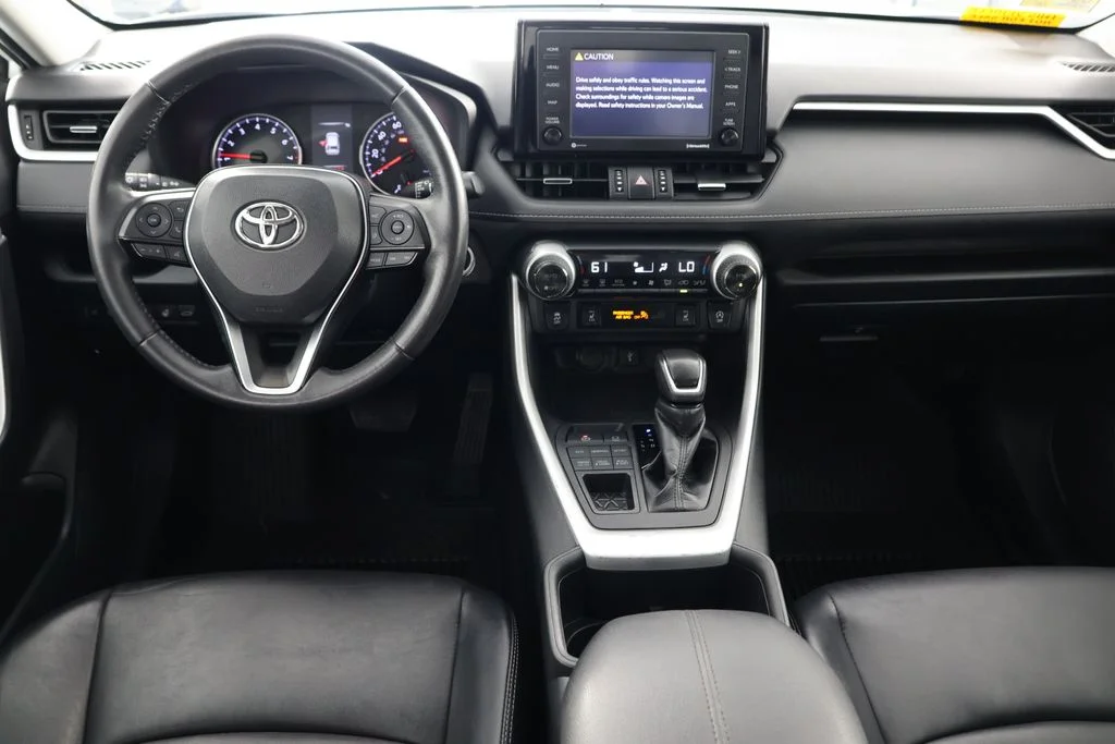 Used 2022 Blizzard Pearl Toyota XLE Premium image 2