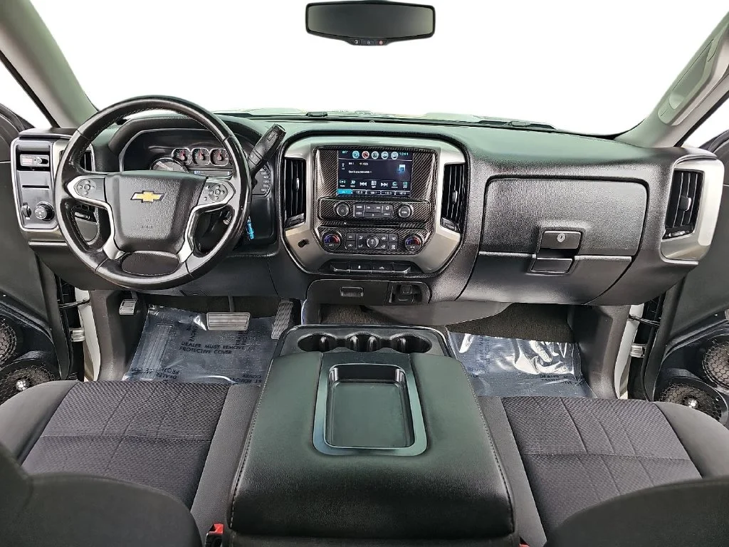Used 2018 Silver Chevrolet LT image 9