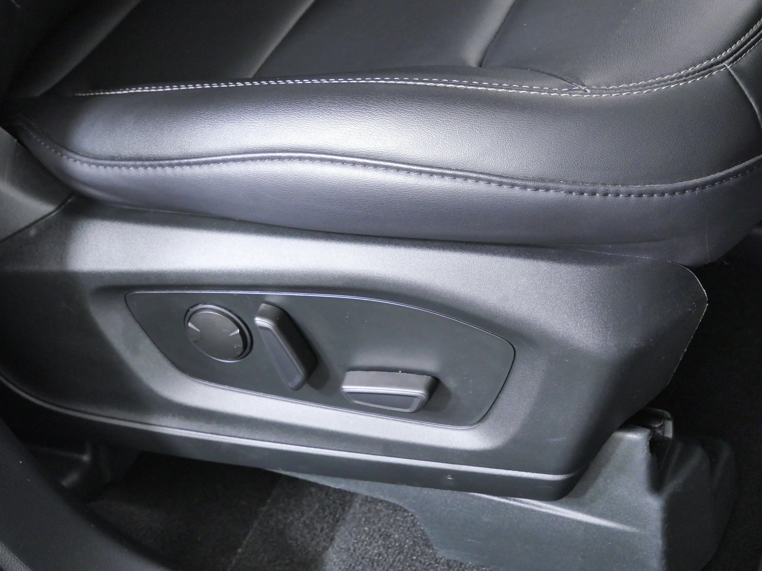 Used 2024 Iconic Silver Metallic Ford XLT image 14