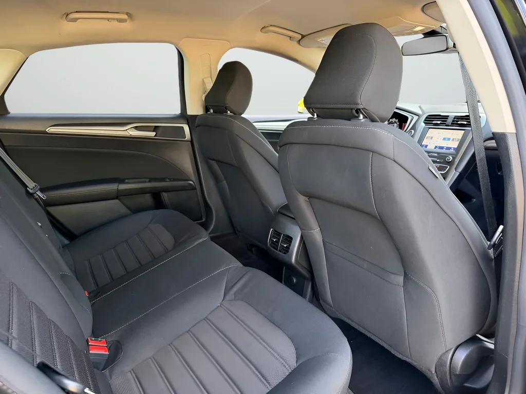 Used 2020 Black Ford SE image 27