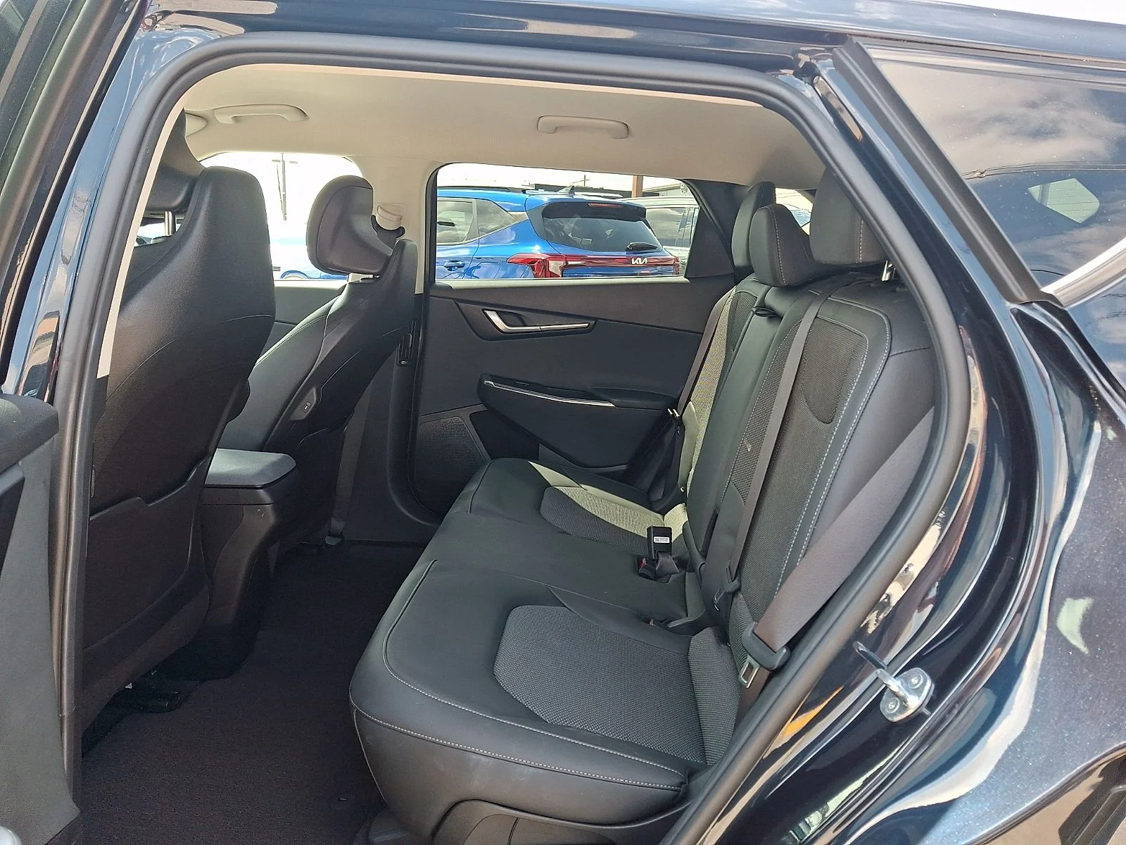 Certified Used 2024 Blue Kia Light image 10
