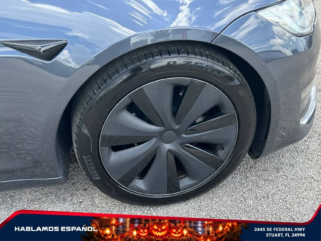 Used 2022  Tesla AWD image 21